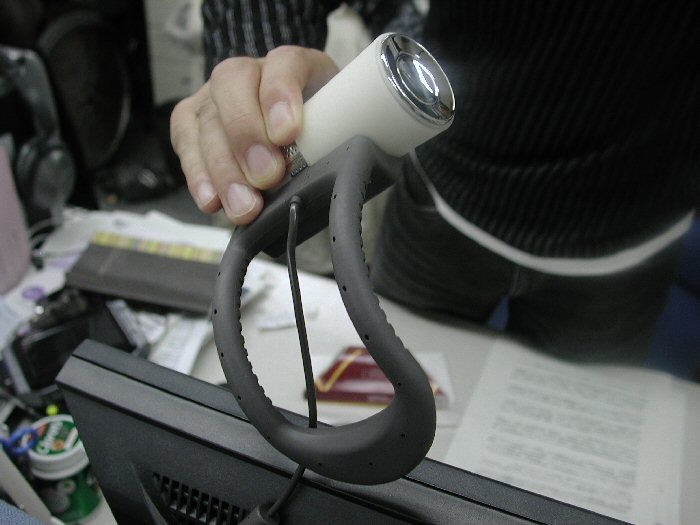 アームみたいなものがついてひっかけるようになっているんですね