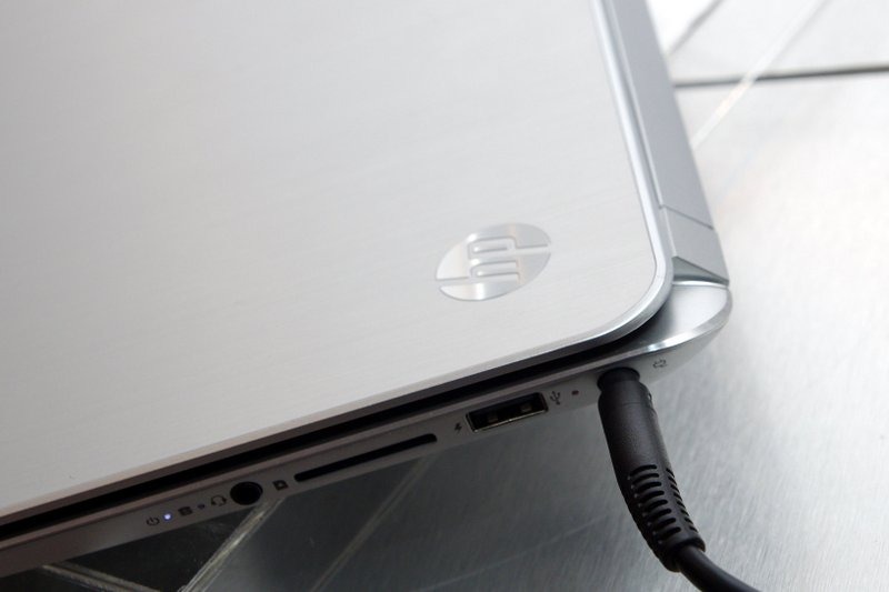 HP「ENVY Spectre XT」