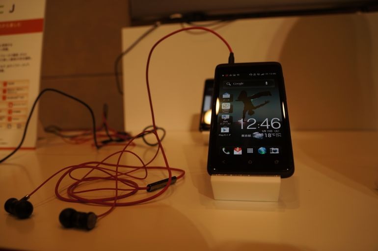 取材の中にも出てきた「HTC J」