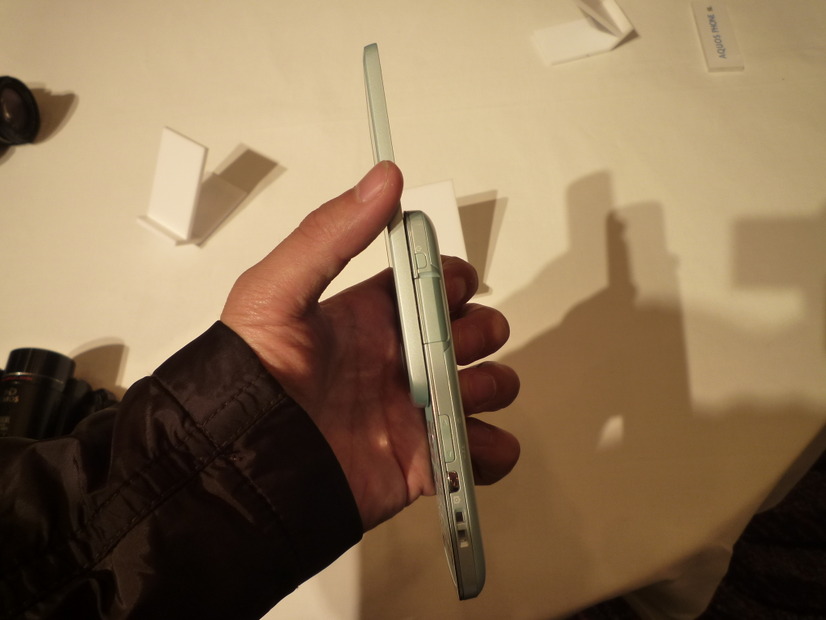 「AQUOS PHONE SL IS15SH」