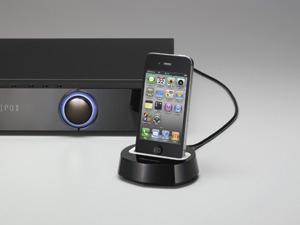 iPhone/iPod接続用のクレードルを付属