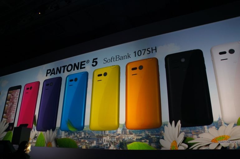 PANTONE 5 SoftBank 107SH。ソフトバンクモバイル＋ウィルコム夏商品発表（5月29日）