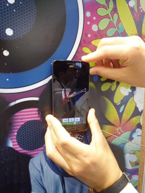 Wi-Fi経由で動画の再生が始まる