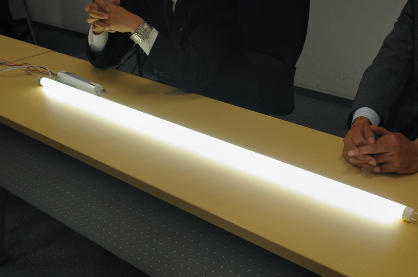 取材中、実際のLED照明を見せていただいたが、発熱量の少なさや、十分な明るさに驚いた