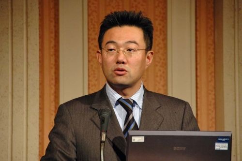 【左】マイクロソフト株式会社 戦略技術室 室長 グループシニアマネージャー 佐野勝大氏