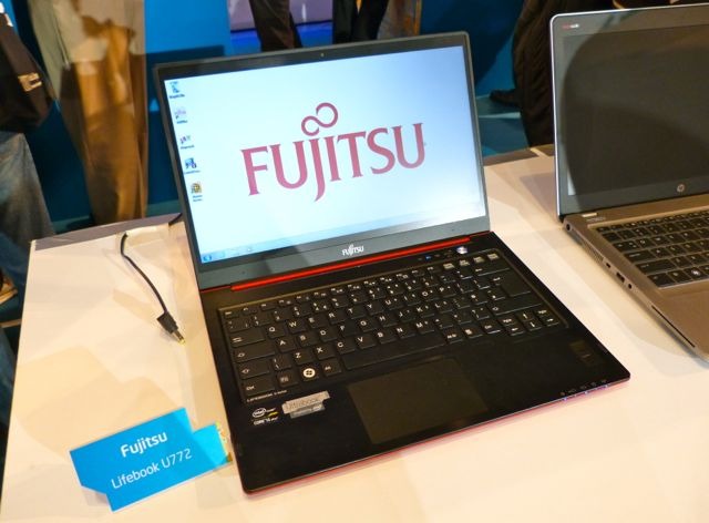 富士通の「LIFEBOOK U772」