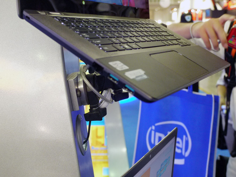 東芝のUltrabook「Satellite U845W」