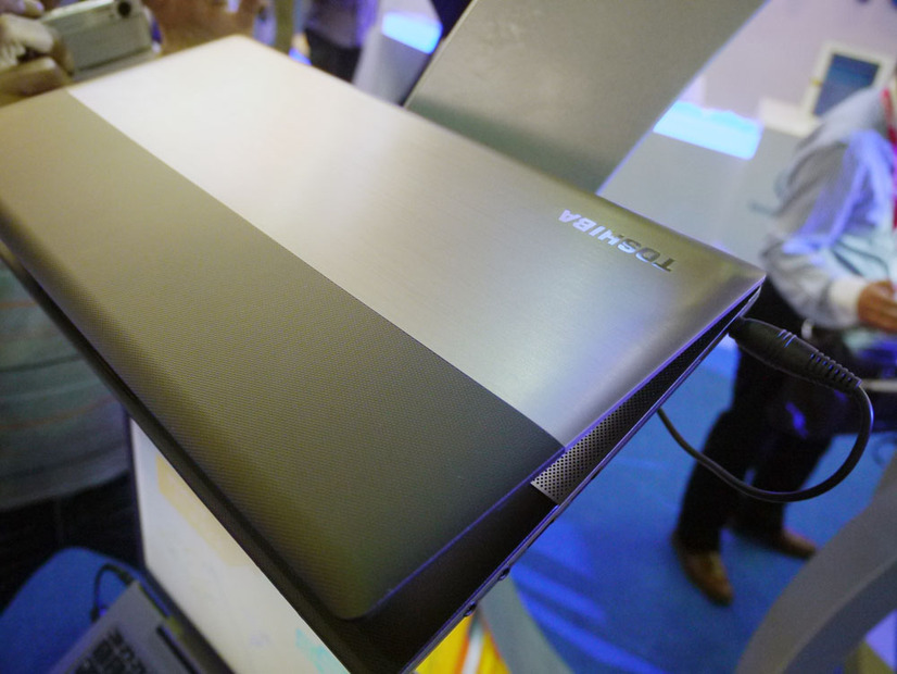 東芝のUltrabook「Satellite U845W」