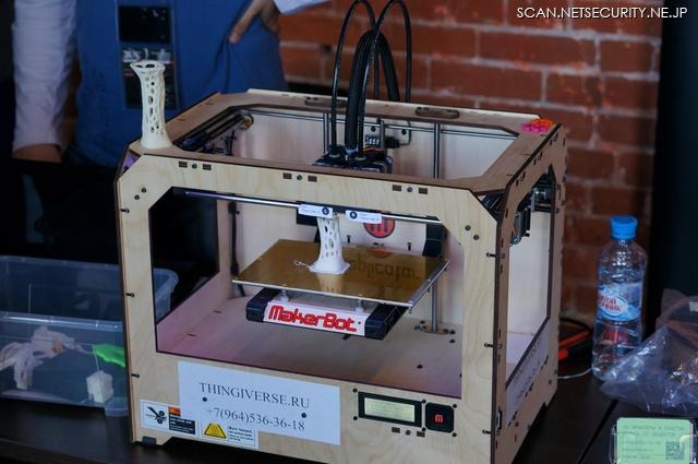 会場内にはいくつかの企業がブースを出展していた。中には3Dプリンターなどもあった