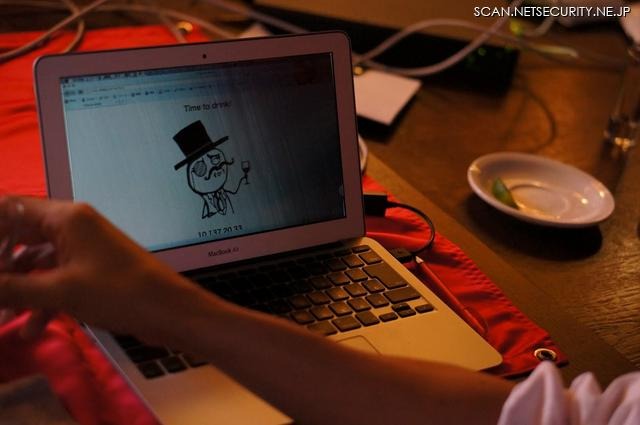 ハイライトイベントの1つが「Too Drunk to Hack NG」という30分の間にWAFに検知されたらテキーラかウォッカを1杯飲むというゲーム。アジア人で唯一私（ScanNetSecurity編集長：上野）が参加し、合計12杯は飲まされた