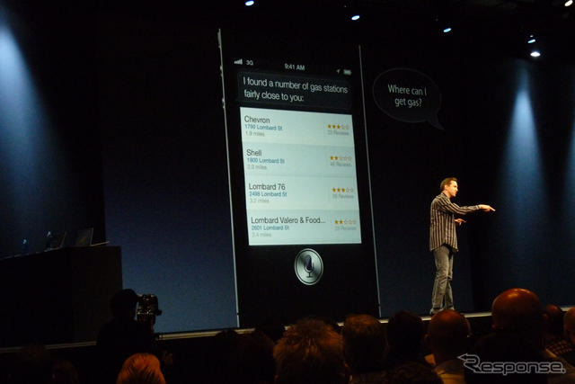 アップルの開発者向けイベントWWDC 2012（Apple World Wide Developpers Conference 2012）の基調講演、iOS 6のプレゼンテーションの様子。