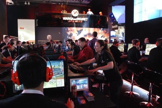 【E3 2012】P-51ムスタングの実機展示をひっさげてWARGAMING.NETが巨大ブースを展開  