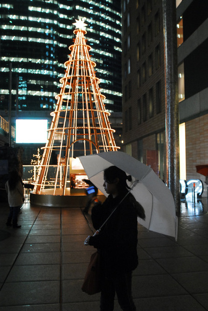 今週はクリスマス企画で行こう、となりました。当方も若い女子。でも、クリスマスの朝の、燃えたぎるような熱情が消え失せた身としては、やや盛り上がりを欠けてます。こんなではいけない！クリスマス一色の街に飛び出して感化されてこよう！