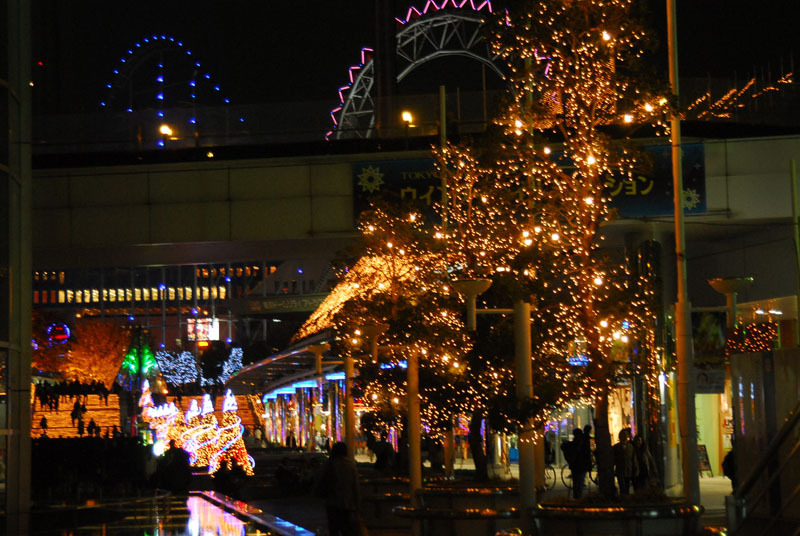 今週はクリスマス企画で行こう、となりました。当方も若い女子。でも、クリスマスの朝の、燃えたぎるような熱情が消え失せた身としては、やや盛り上がりを欠けてます。こんなではいけない！クリスマス一色の街に飛び出して感化されてこよう！