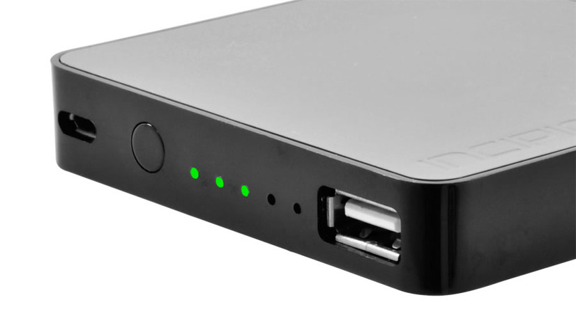 3,000mAh「PW-110」の内蔵バッテリ残量がわかるLEDライト