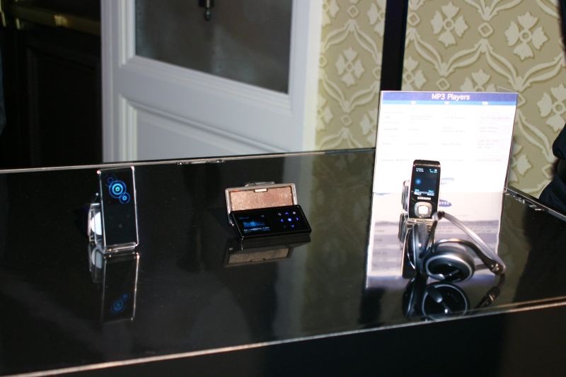 サムスンの新製品K5。フラットパネルスピーカー搭載のMP3プレーヤ