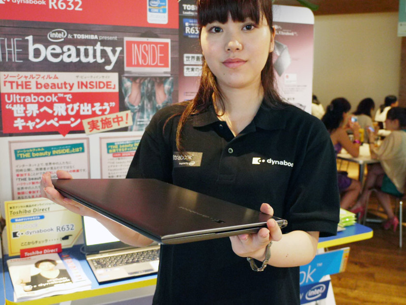 「dynabook R632」のアップ。13インチのUltrabookの中でも非常にスリムなボディが印象的