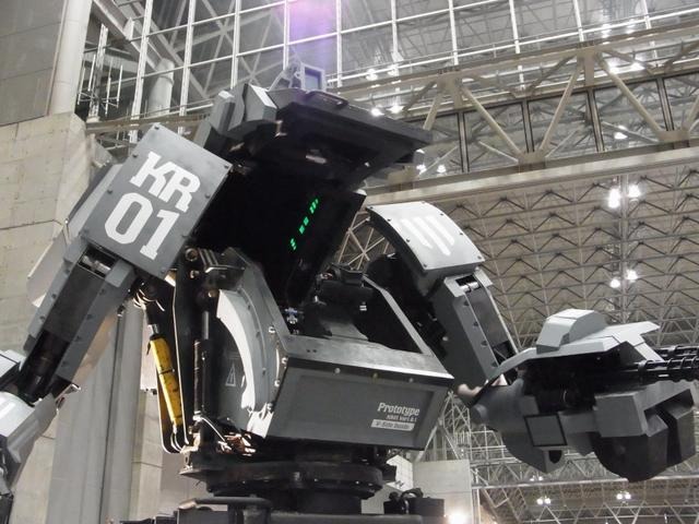 【ワンフェス2012夏】搭乗可能な巨大ロボット「クラタス」、幕張メッセに立つ！