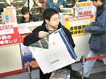 年末商戦の台風の目「PSX」が発売！ ビックカメラ有楽町店では目立った混雑もなく開始