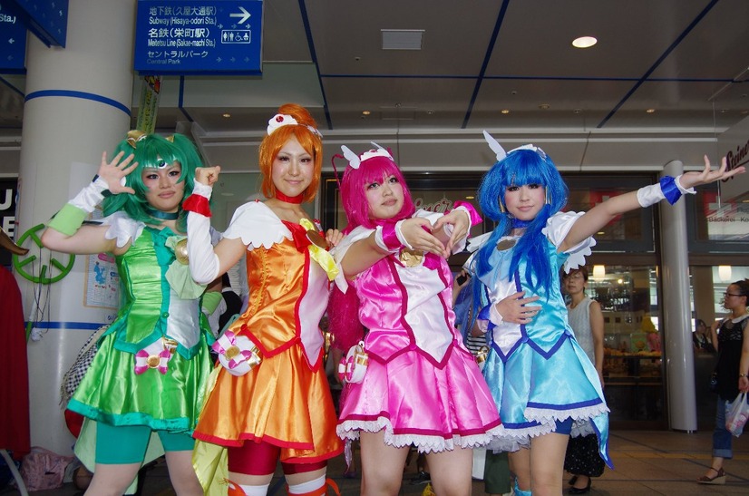 こちらは一般のコスプレイヤー。レベルの高いプリキュアスマイル