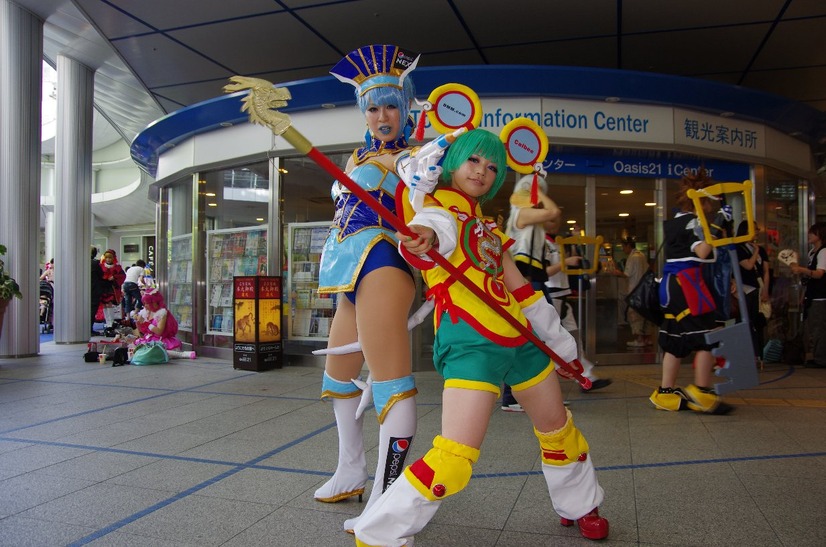 タイガーアンドバニーのドラゴンキッドとブルーローズ。ポーズが決まっている