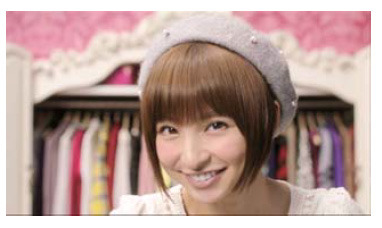 「文句ある？」とキュートなドヤ顔を披露する篠田麻里子