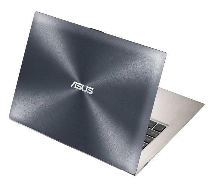 「ASUS ZENBOOK UX32VD」背面