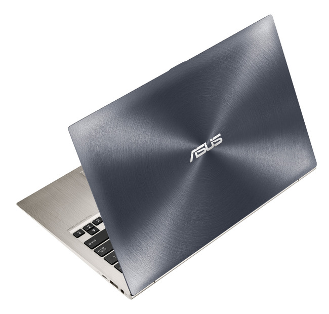 「ASUS ZENBOOK Prime UX21A」背面