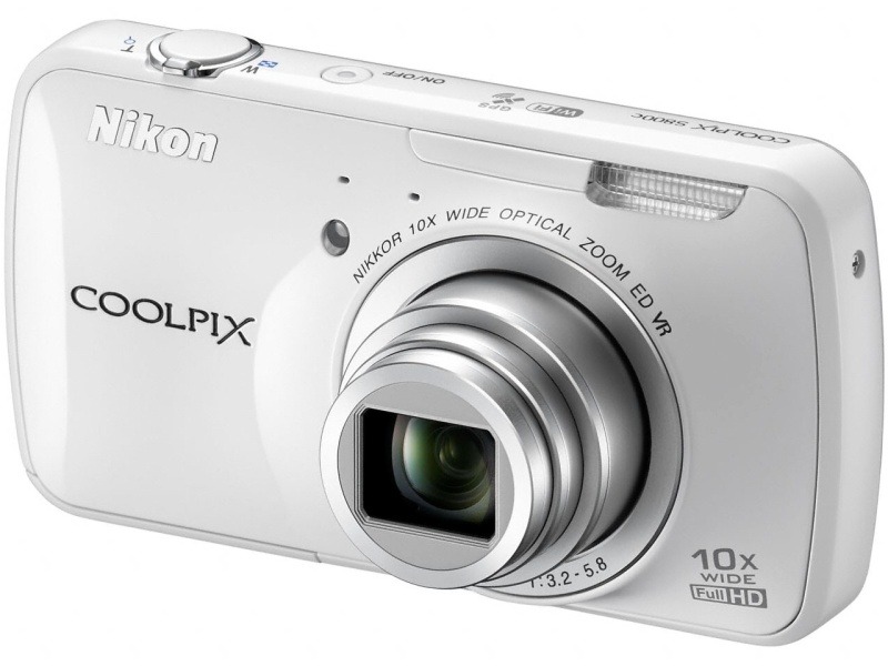 「COOLPIX S800c」ホワイト