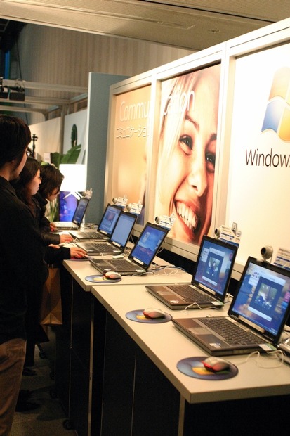 　27日から28日、マイクロソフトが表参道ヒルズにて新OS「Windows Vista」と「2007 Office Syetem」の体験イベント「Windows Vista/2007 Office Syetem新世代プレミアムフェスタ」を30日の発売に先駆けて開催されている。