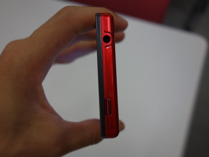 「docomo NEXT series Optimus G L-01E」