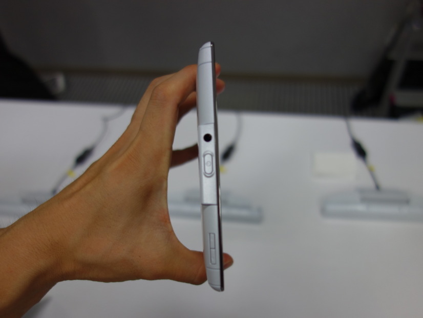 「MEDIAS TAB UL N-08D」