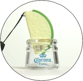 この夏「Corona Extra」が店頭やキャンペーンイベントで配布した「ライム型栓抜き」