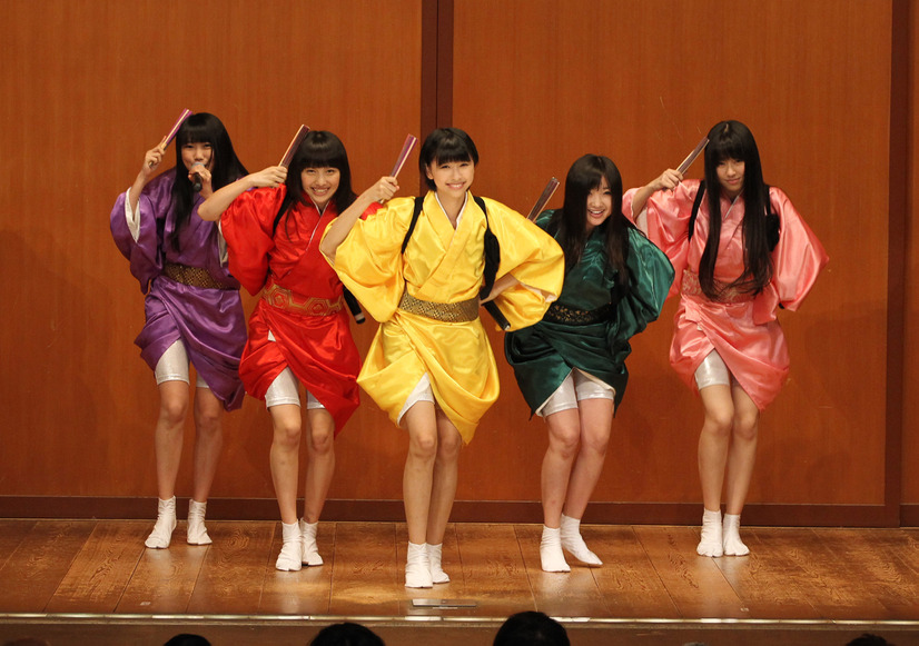 鈴本演芸場の舞台に歌手として初めて立った桃黒亭一門（その2）