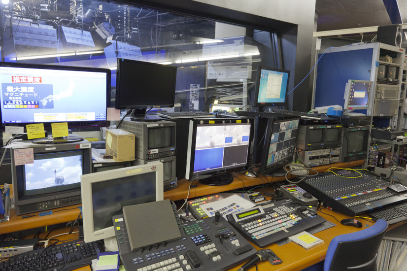 ウェザーニューズは4つの専用スタジオを持っており、『ウェザーニュース タッチ』では24時間常に天気予報番組を放送中。
