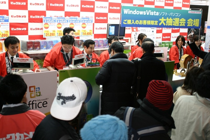 　29日から30日まで、各地でWindows Vistaの発売イベントが開催された。ここでは、東京の秋葉原と、ビックカメラ有楽町店の模様を写真でお伝えする。