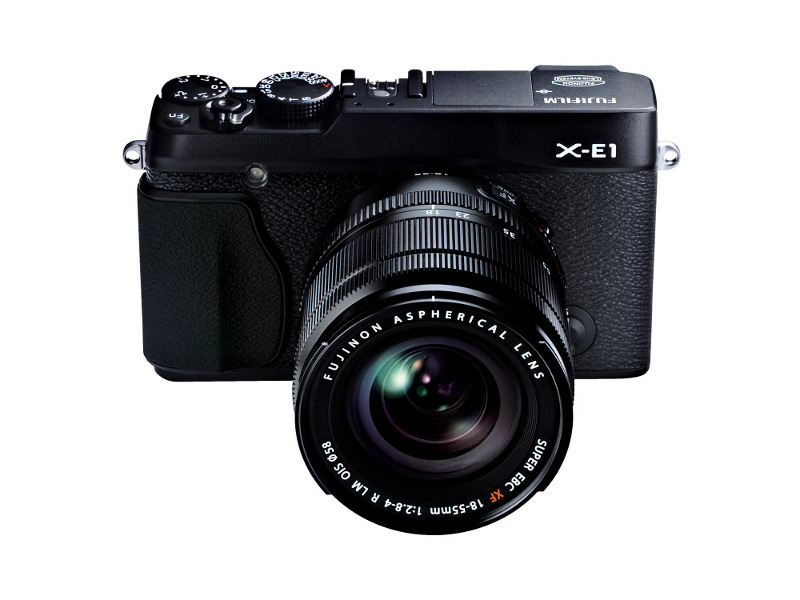 「FUJIFILM X-E1」ブラックのレンズ装着時