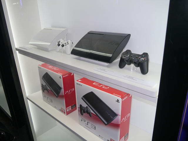 【TGS 2012】ソニーブースに話題の新型PS3や新カラーPSVitaが展示