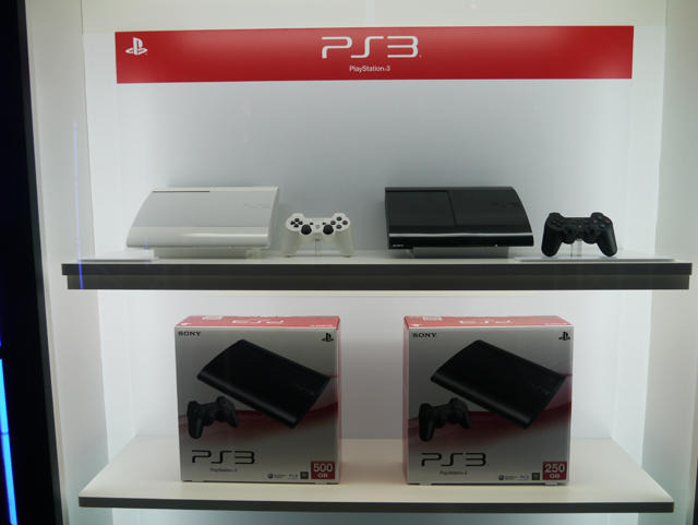 【TGS 2012】ソニーブースに話題の新型PS3や新カラーPSVitaが展示