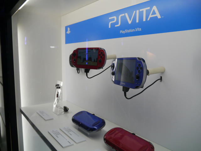 【TGS 2012】ソニーブースに話題の新型PS3や新カラーPSVitaが展示