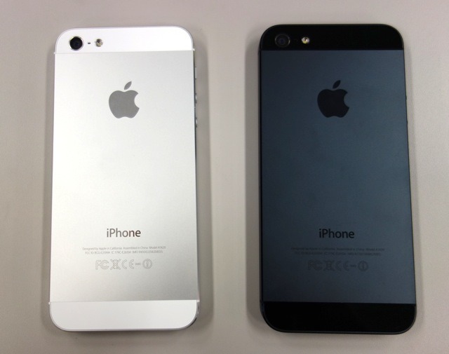 アップル iPhone 5（白：KDDI、黒：ソフトバンクモバイル）