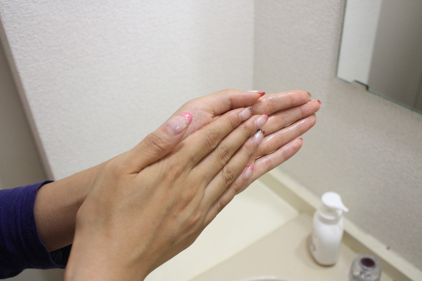 手にとったのばしたあと…