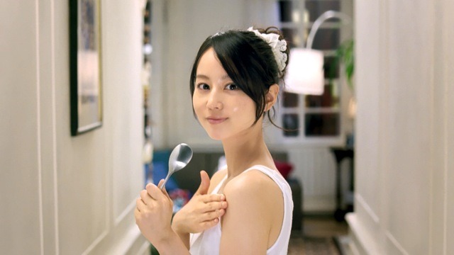 堀北真希。『森永アロエヨーグルト』、新TV-CM『ぷるんぷるんビューティー』篇