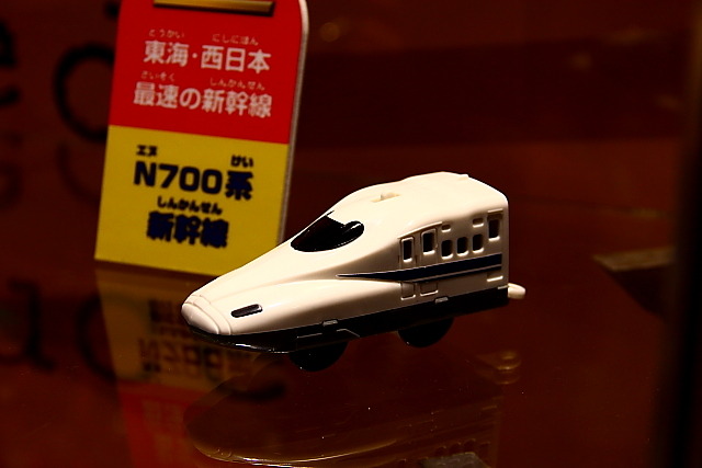 スイッチでヘッドランプと運転席の点灯を切り替えられるN700系