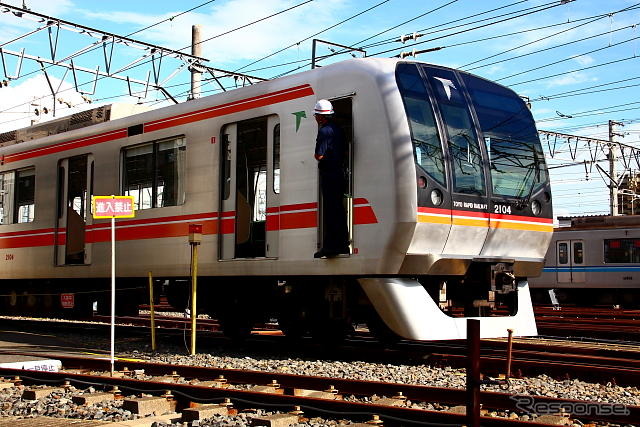 東京メトロ深川車庫に入庫中の東葉高速2000系