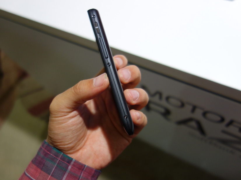 「RAZR（レーザー） M SoftBank 201M」