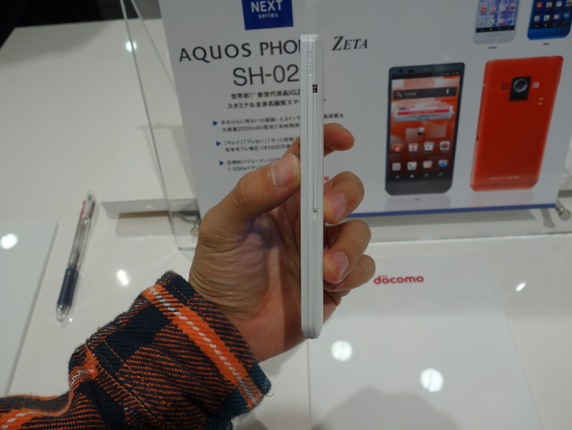 「AQUOS PHONE ZETA SH-02E」