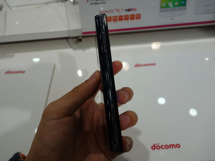 「docomo with series ARROWS V F-04E」