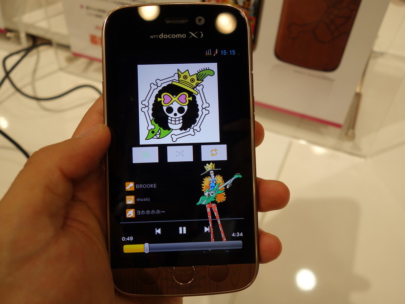 「docomo with series N-02E ONE PIECE」