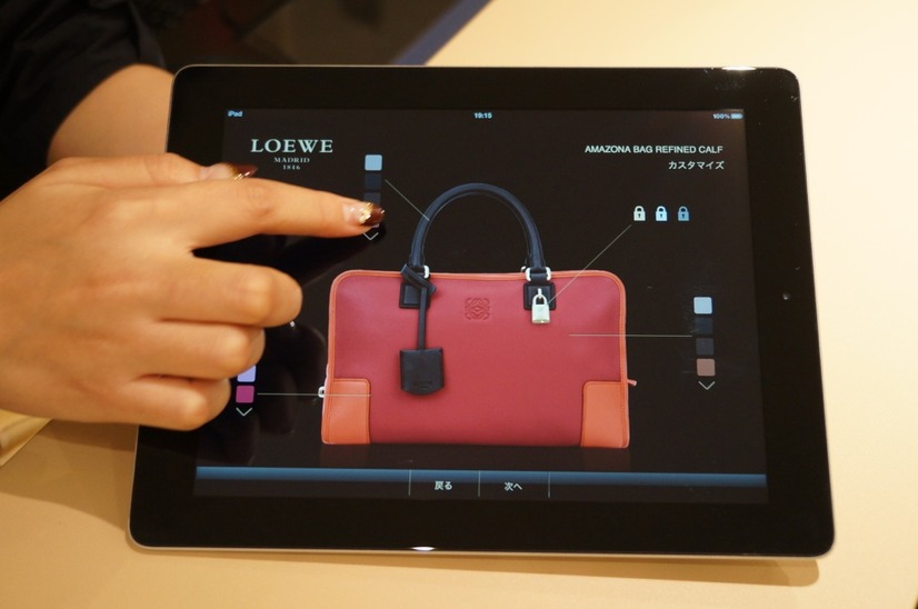 LOEWEの新サービスでは、iPadやウェブでカスタマイズからオーダーまで可能